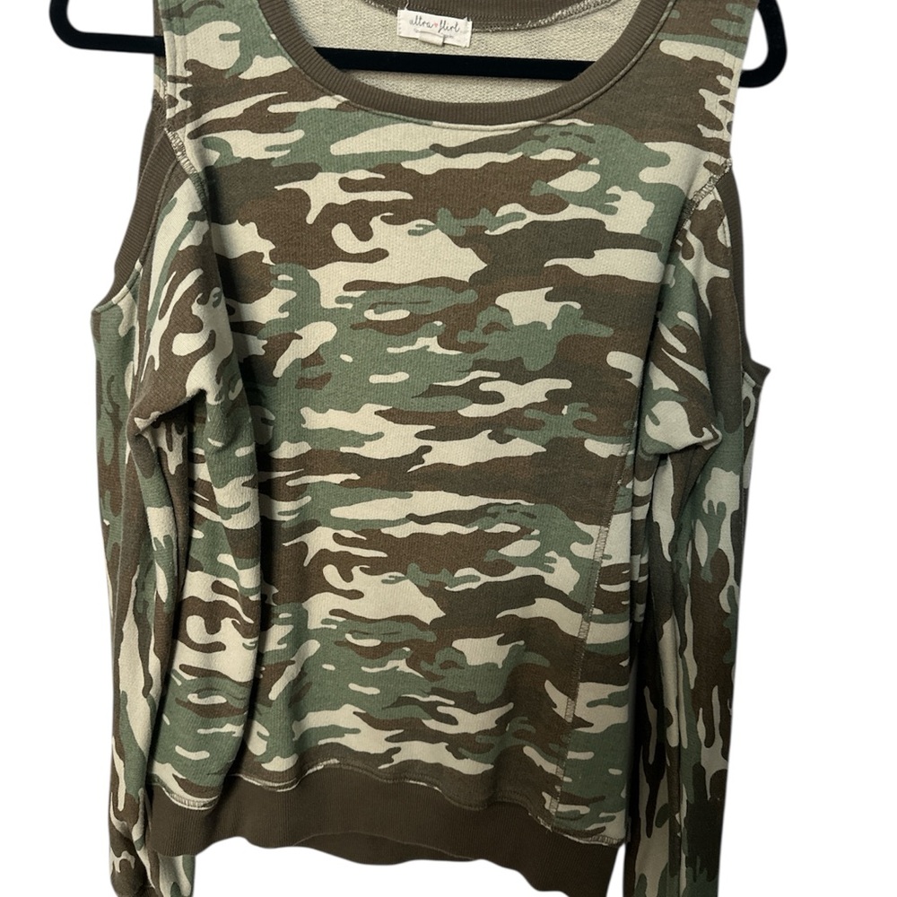 ULTRA FLIRT - Camouflage Cold Shoulder Top